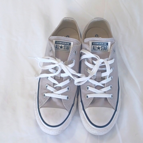 Converse Shoes - Unisex converse shoes women's size 9, men's size 7
